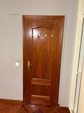 Puerta de madera interior y de cocina