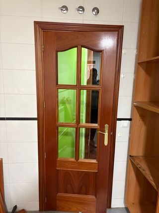 Puerta de madera interior y de cocina