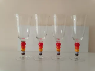 Copas de cristal decoradas con cuentas