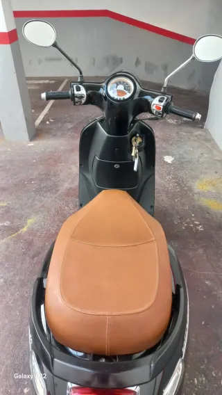 KSR CRUCER Moto Scooter Automática Negra y Marrón