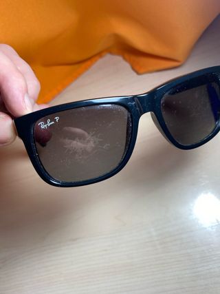 Gafas de sol Ray-Ban negras y grises