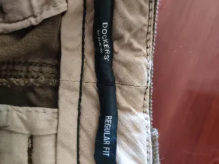 Pantalón pana fina bolsillos pierna verde militar