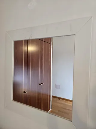 Cómoda blanca con espejo