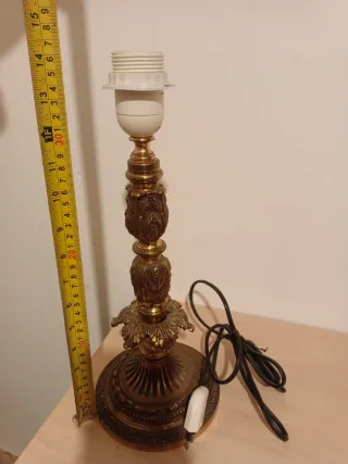 Pie de lámpara de bronce