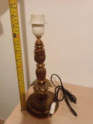 Pie de lámpara de bronce