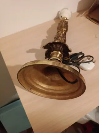 Pie de lámpara de bronce