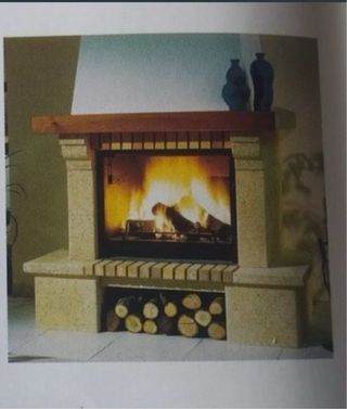 Chimenea de piedra y madera