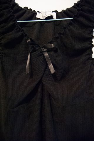 Top negro punto volantes lazo S