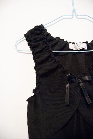 Top negro punto volantes lazo S