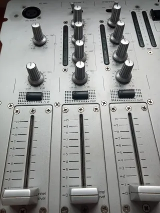 Mesa de mezclas Akiyama MC2 Plata