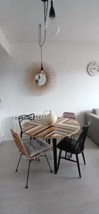 2 Sillas ratán y metal: exterior/ interior