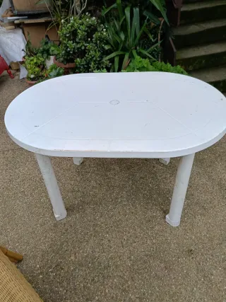 Tavolo ovale bianco per giardino