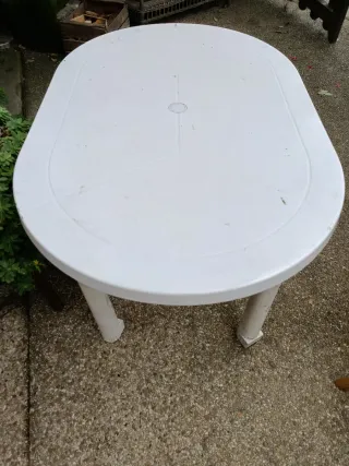 Tavolo ovale bianco per giardino