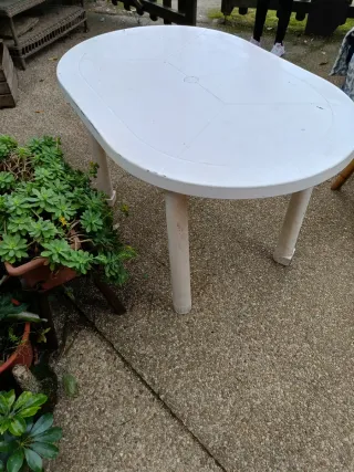 Tavolo ovale bianco per giardino