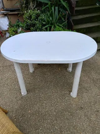 Tavolo ovale bianco per giardino