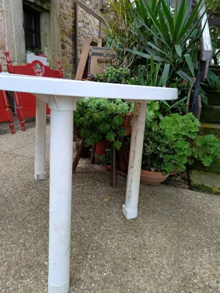 Tavolo ovale bianco per giardino