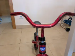 Bicicleta infantil roja 2-4 años