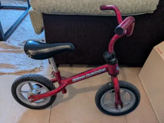 Bicicleta infantil roja 2-4 años
