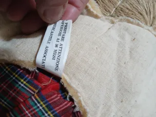 Bambola vintage in pezza con dettagli in spago