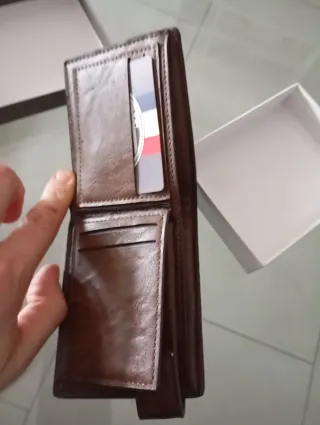 Cartera de piel marrón