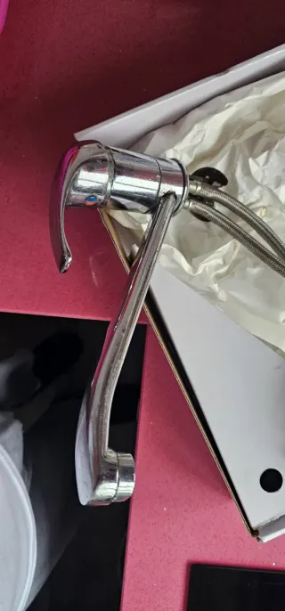 Grifo de cocina plateado