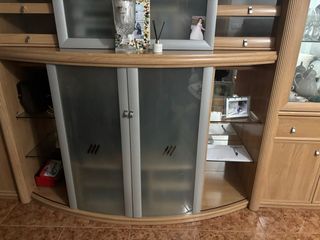 Mueble de comedor madera y cristal