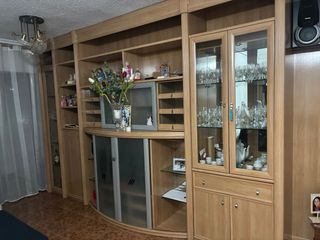 Mueble de comedor madera y cristal