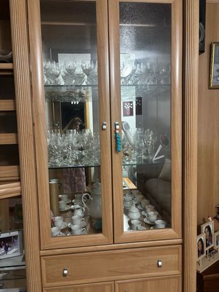 Mueble de comedor madera y cristal
