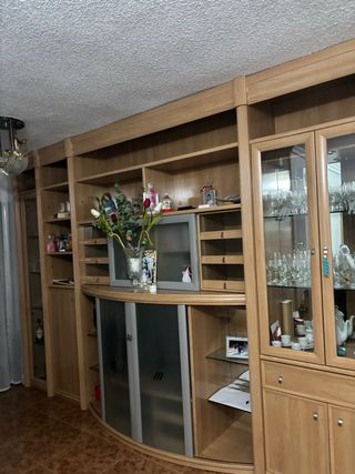 Mueble de comedor madera y cristal