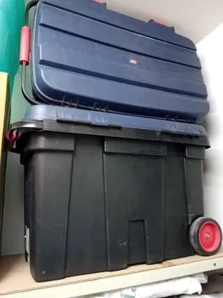 Baúl de transporte grande con ruedas