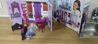 Castillo Frozen II Arendelle Plegable con 2 muñeca