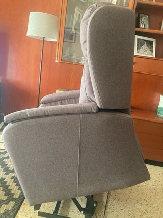 Sillón eléctrico de tela gris