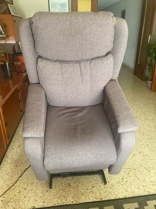 Sillón eléctrico de tela gris