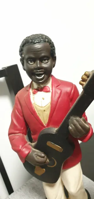 Figuras decorativas antiguas de músicos