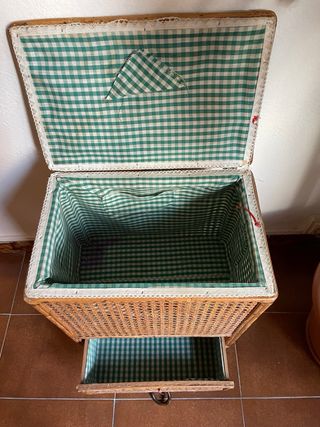 Mueble auxiliar vintage ratán