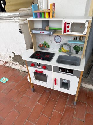 Cocinita de juguete de madera