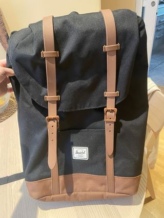 Mochila Herschel Negra y Marrón.