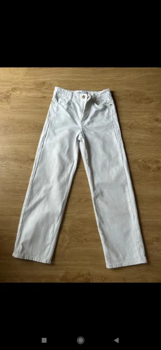 Pantalón vaquero ancho beige de Zara