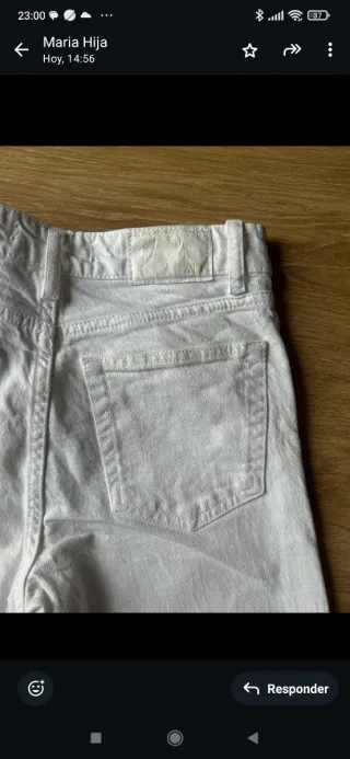 Pantalón vaquero ancho beige de Zara