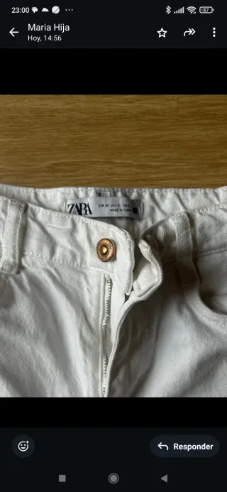 Pantalón vaquero ancho beige de Zara