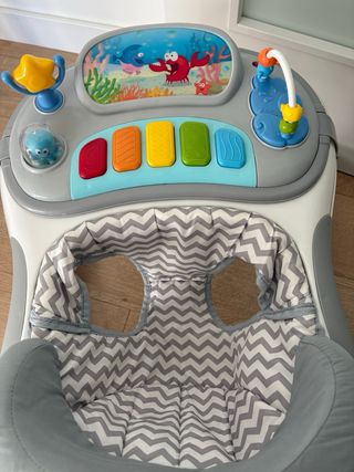 Andador infantil y mesa para comer 2x1