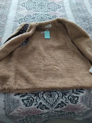 Chaleco pelo bordado Nüd by Nekane T.S etiqueta