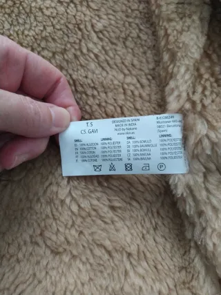 Chaleco pelo bordado Nüd by Nekane T.S etiqueta