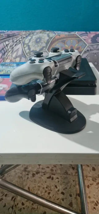 PS4 (PlayStation 4) + 5 Juegos + Cables