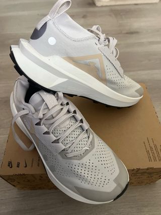 Nike Zegama 2 gris/blanco
