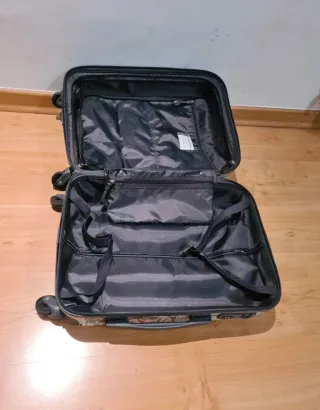 Maleta pequeña de viaje con diseño de ciudad