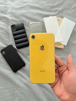 iPhone XR amarillo