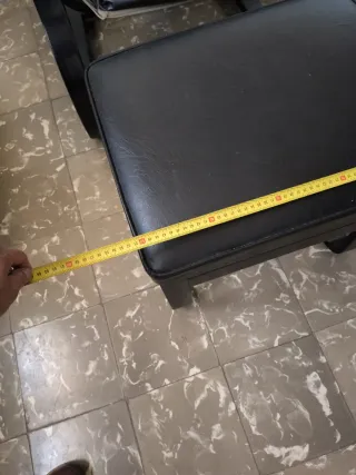 Tumbona de piel con reposapiés