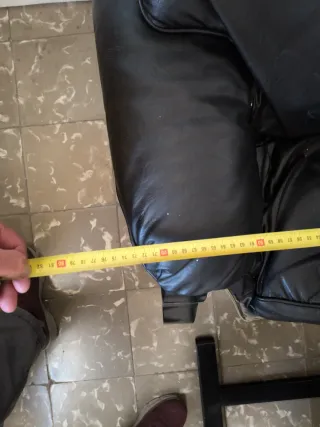 Tumbona de piel con reposapiés