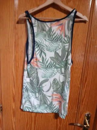 Camiseta Tirantes Bershka Estampado Tropical Talla